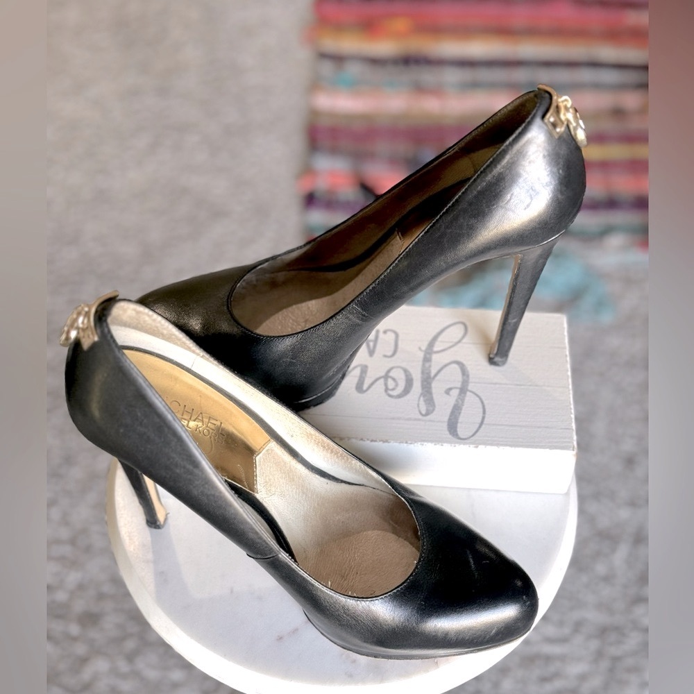 Nearly new Michael Kors classic pumps